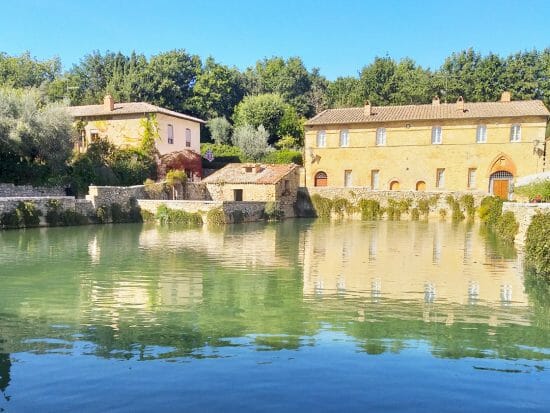 Un giro alla scoperta dei borghi medioevali della Val d'Orcia, suggestivo territorio a sud di Siena